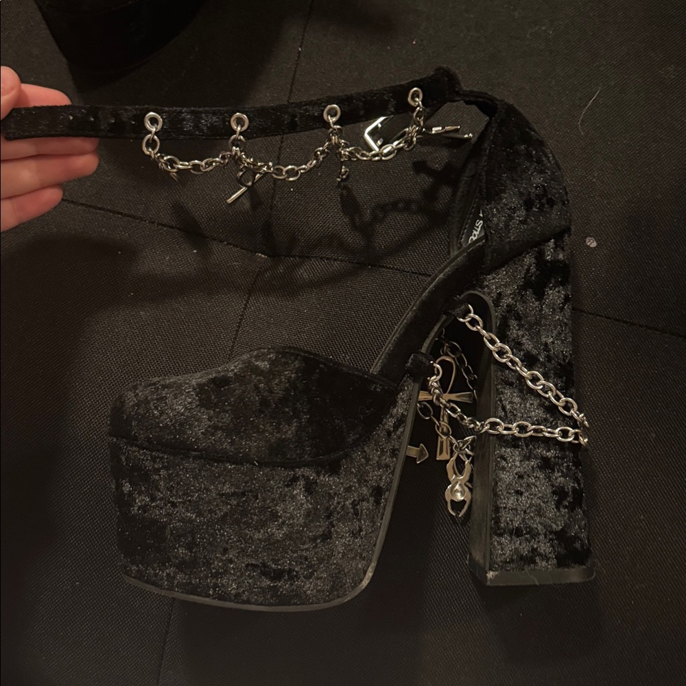 Discontinued DOLLS KILL X THE CRAFT limited edition velvet charmed platforms - Picture 4 of 9